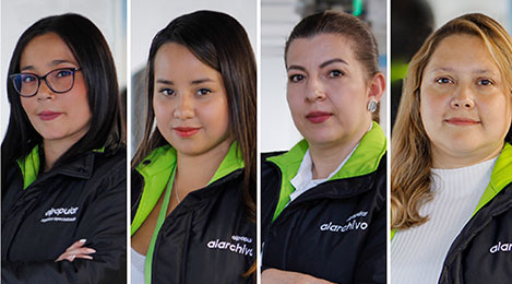 cuatro mujeres trabajadoras de alarchivo con chaquetas negras